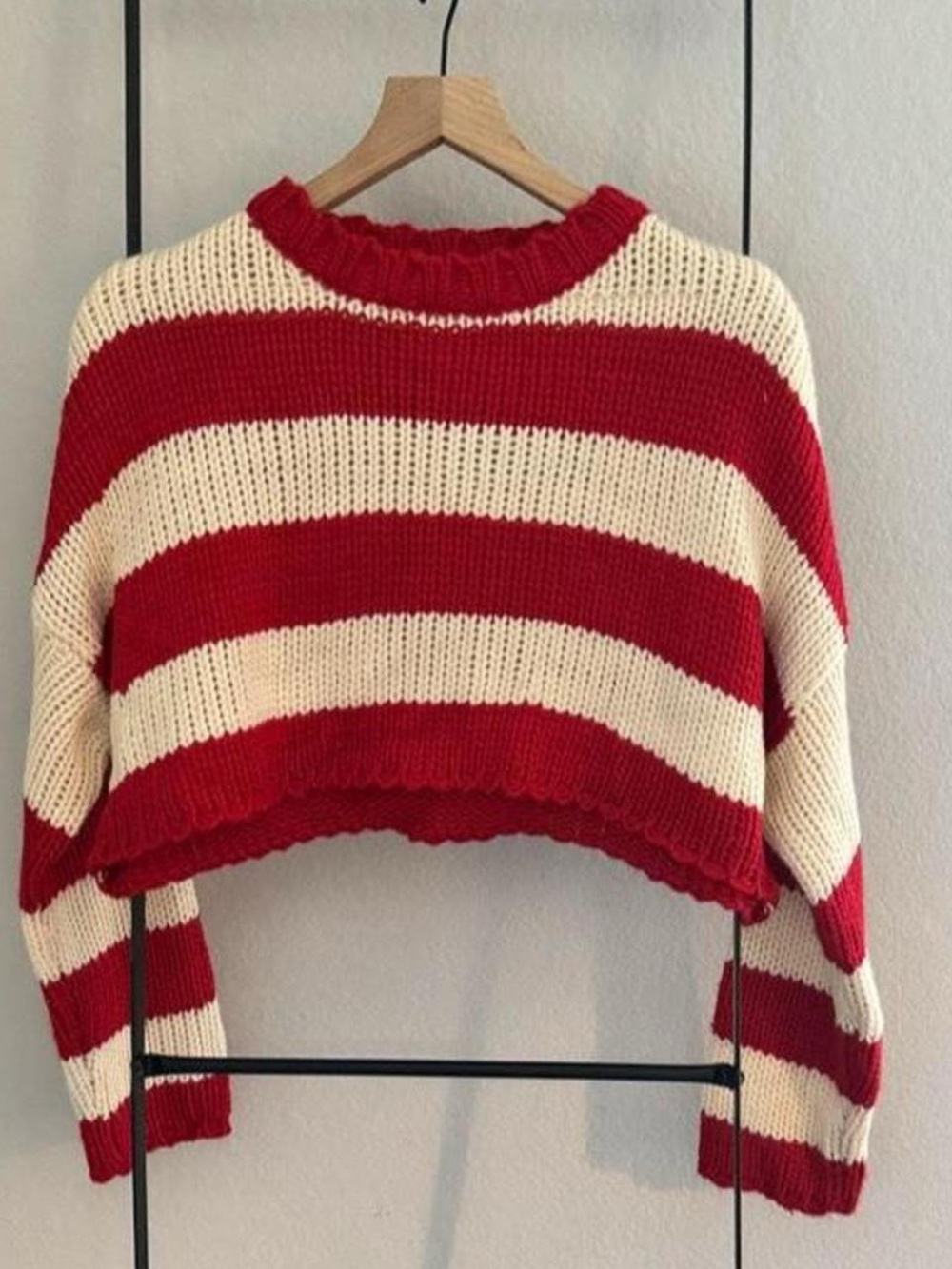 Edikted Ozzy Red & Cream Striped Cropped Knit Sweater XS/S